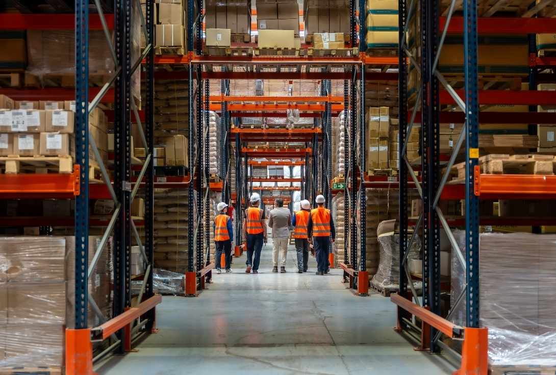Clasificación en un almacén industrial